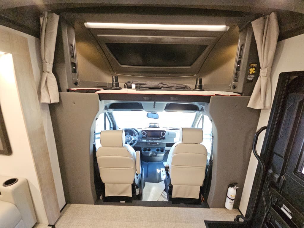 2026 Grand Design 2026 Grand Design Lineage Series M - thumbnail 10