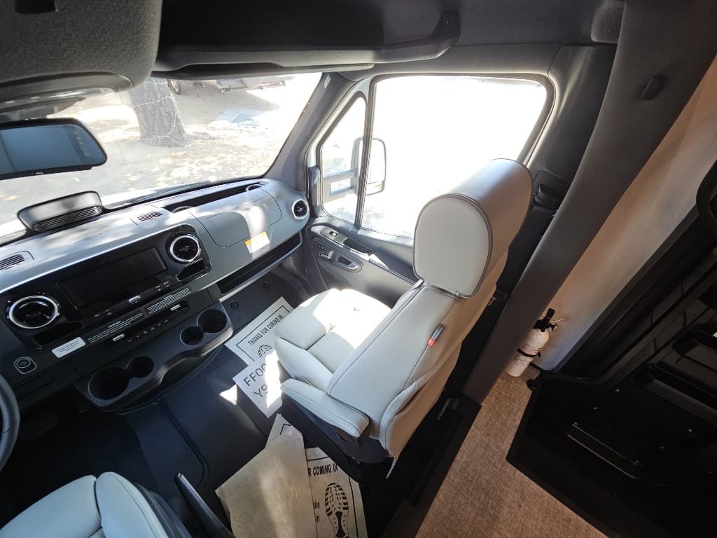 2026 Grand Design 2026 Grand Design Lineage Series M - thumbnail 14