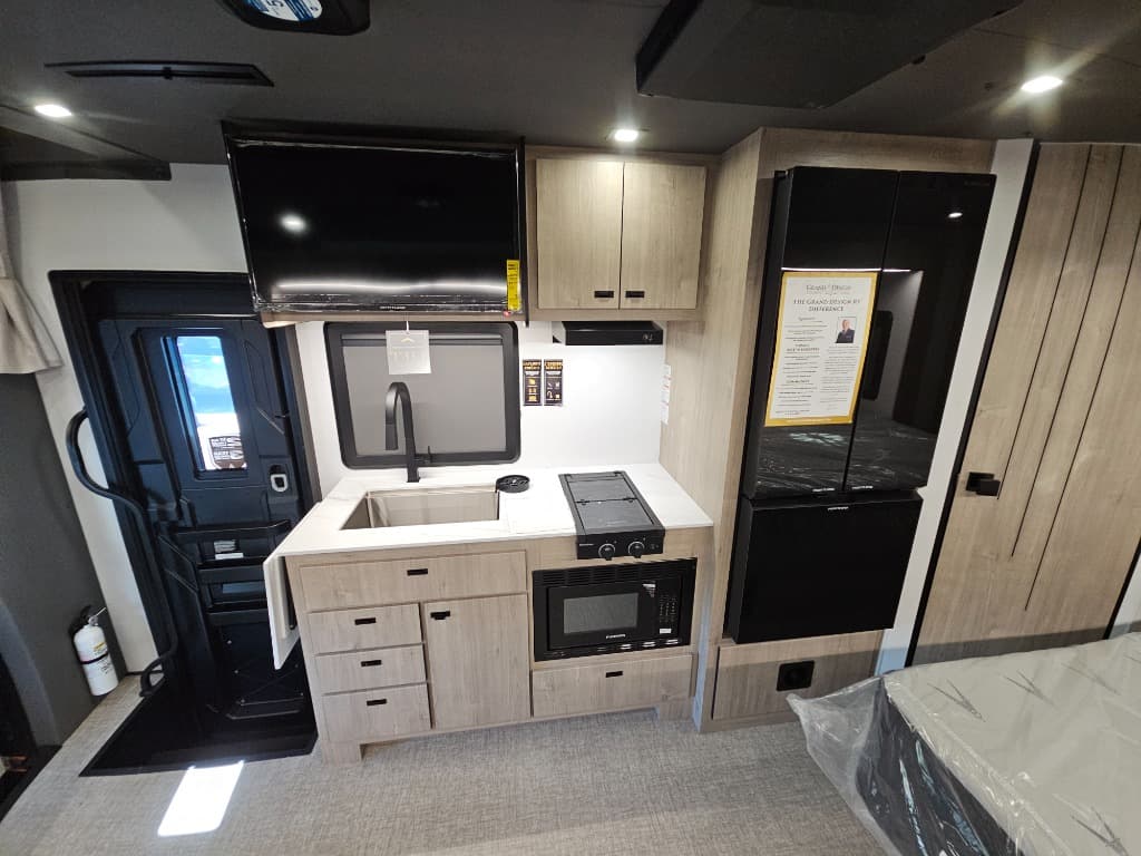 2026 Grand Design 2026 Grand Design Lineage Series M - thumbnail 21