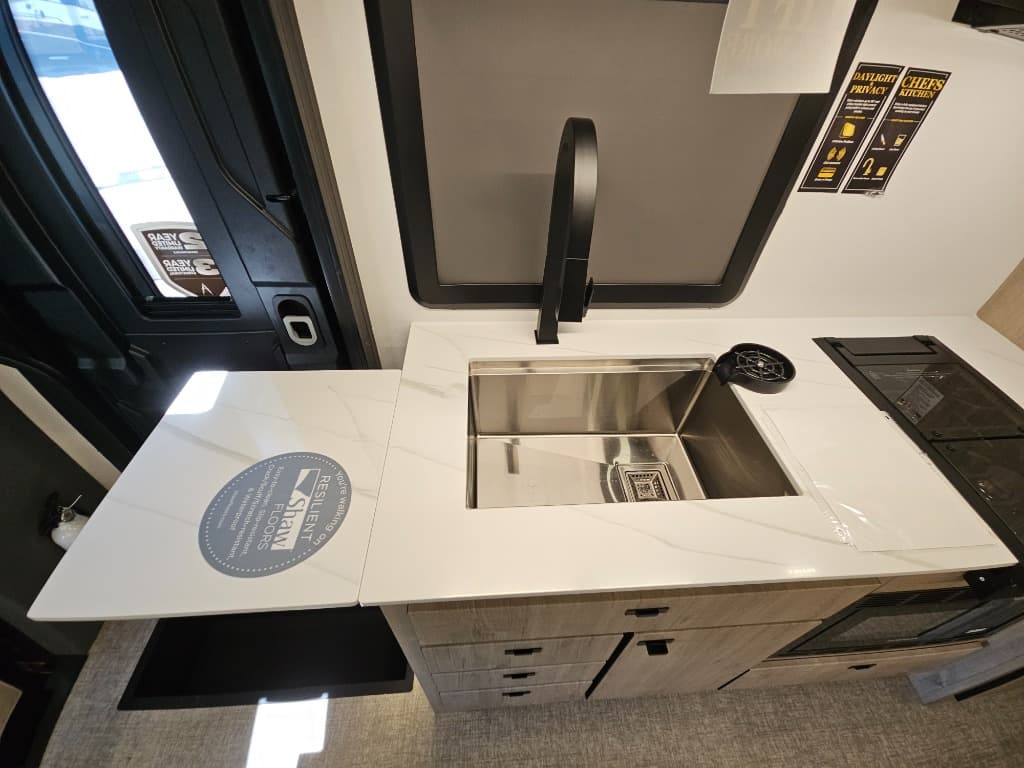 2026 Grand Design 2026 Grand Design Lineage Series M - thumbnail 27