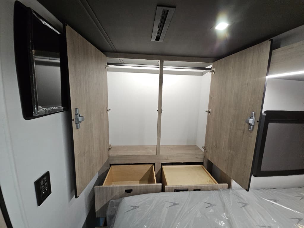 2026 Grand Design 2026 Grand Design Lineage Series M - thumbnail 34