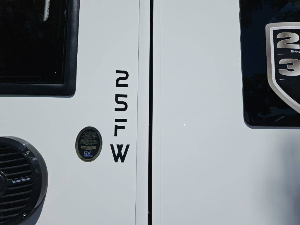 2026 Grand Design 2026 Grand Design Lineage Series M - thumbnail 47