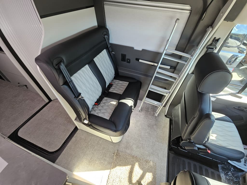 2026 Grand Design 2026 Grand Design Lineage Series Vt - thumbnail 23