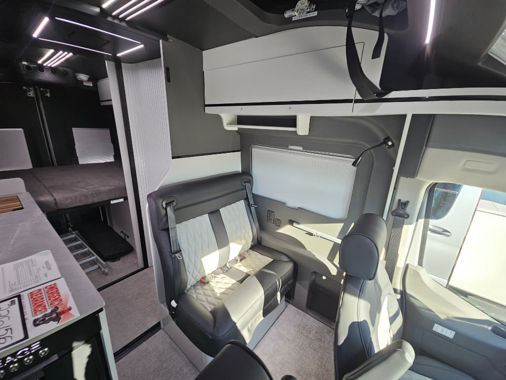 2026 Grand Design 2026 Grand Design Lineage Series Vt - thumbnail 8