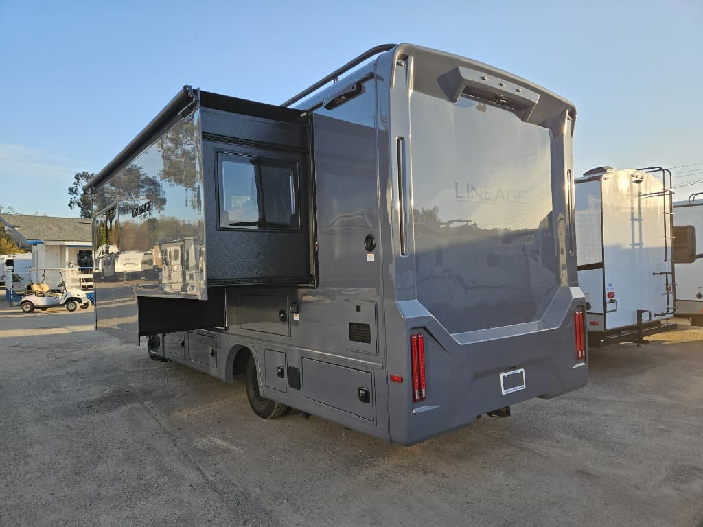 2026 Grand Design 2026 Grand Design Lineage Series M - thumbnail 5