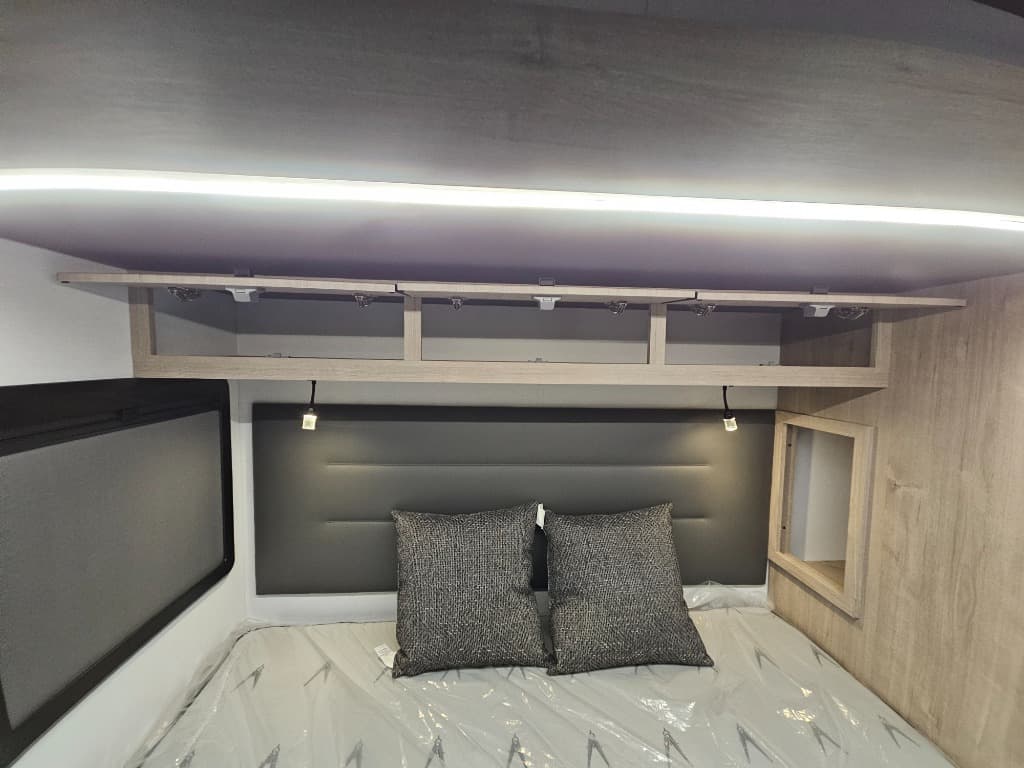 2026 Grand Design 2026 Grand Design Lineage Series M - thumbnail 17