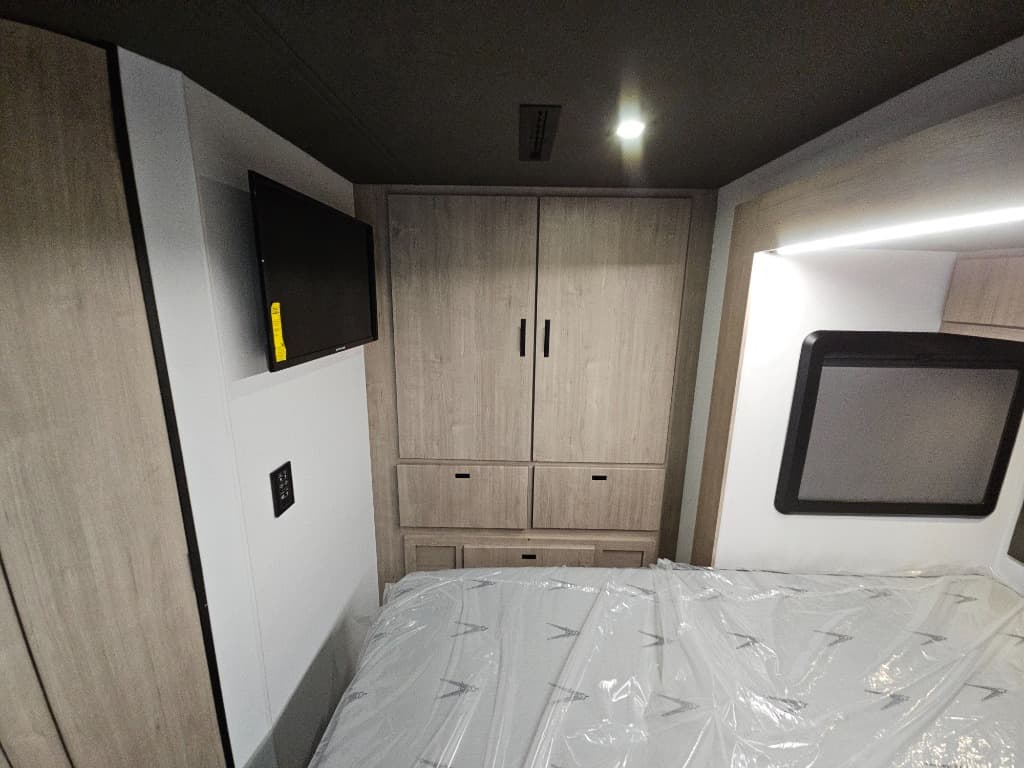 2026 Grand Design 2026 Grand Design Lineage Series M - thumbnail 18