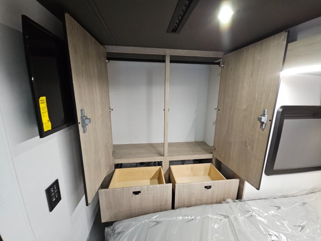 2026 Grand Design 2026 Grand Design Lineage Series M - thumbnail 20