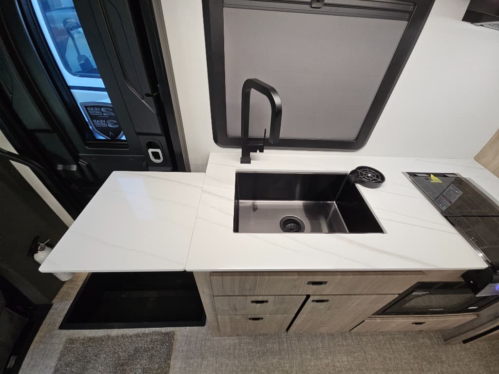 2026 Grand Design 2026 Grand Design Lineage Series M - thumbnail 26