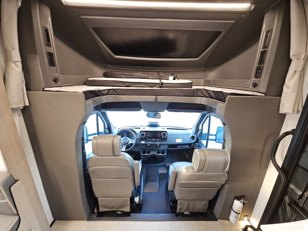 2026 Grand Design 2026 Grand Design Lineage Series M - thumbnail 37