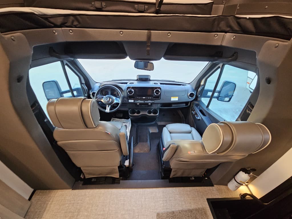 2026 Grand Design 2026 Grand Design Lineage Series M - thumbnail 39