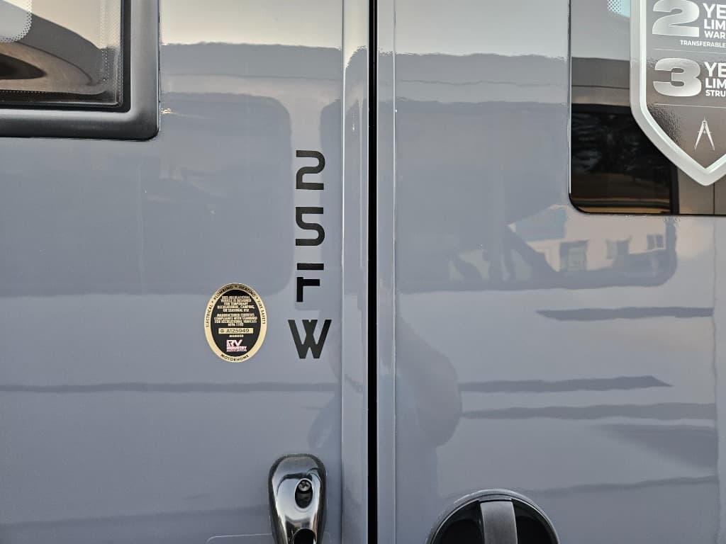 2026 Grand Design 2026 Grand Design Lineage Series M - thumbnail 48