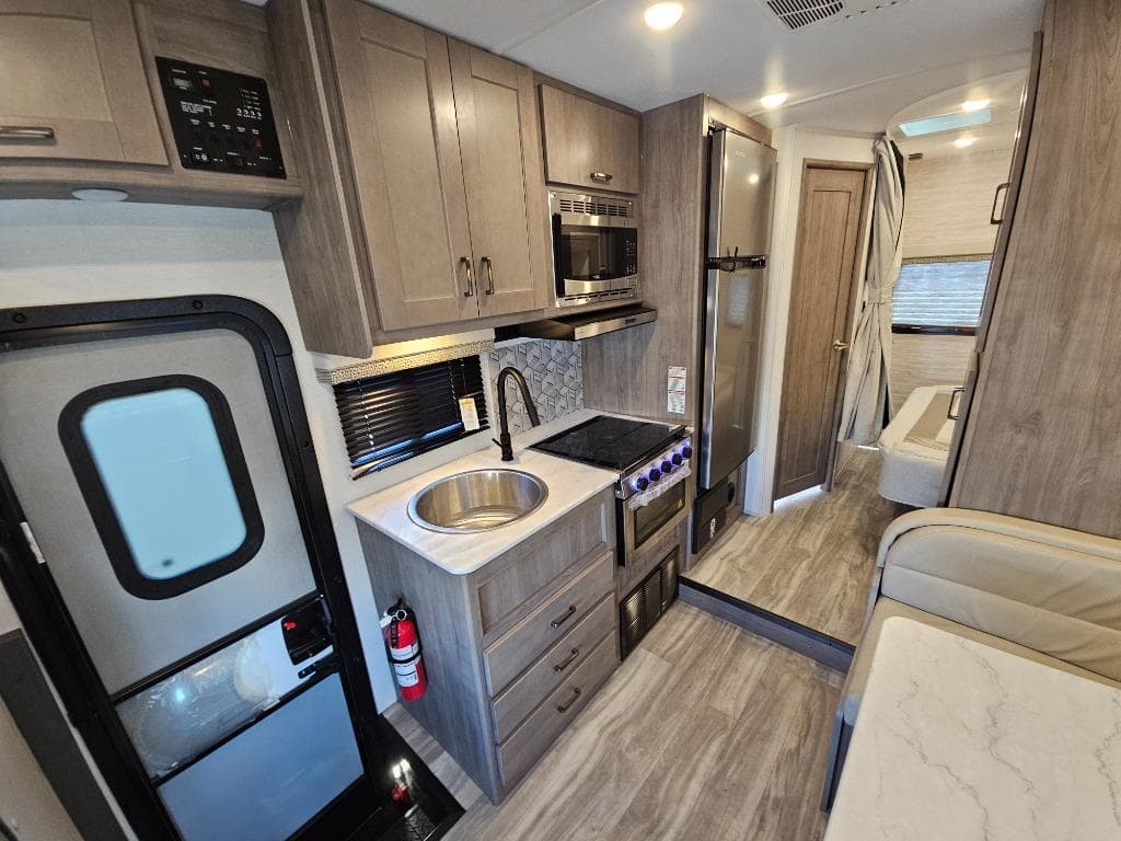 2025 Gulf Stream 2025 Gulf Stream Conquest - thumbnail 8