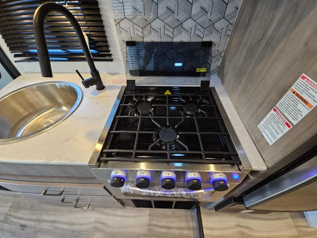 2025 Gulf Stream 2025 Gulf Stream Conquest - thumbnail 30