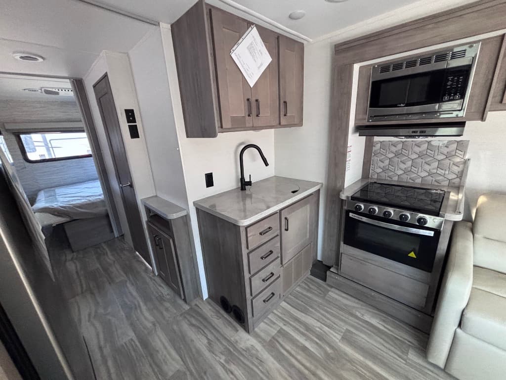 2026 Gulf Stream RV 2026 Gulf Stream RV Conquest  - thumbnail 7