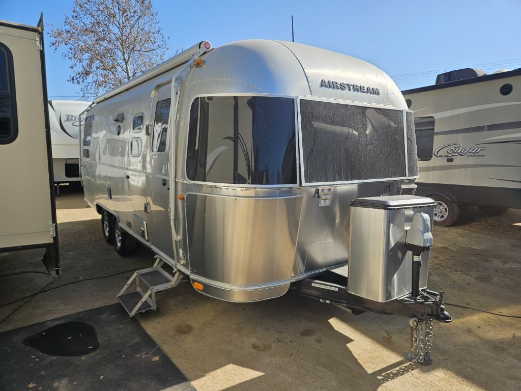 2019 Airstream 2019 Airstream Flying Cloud - image 1