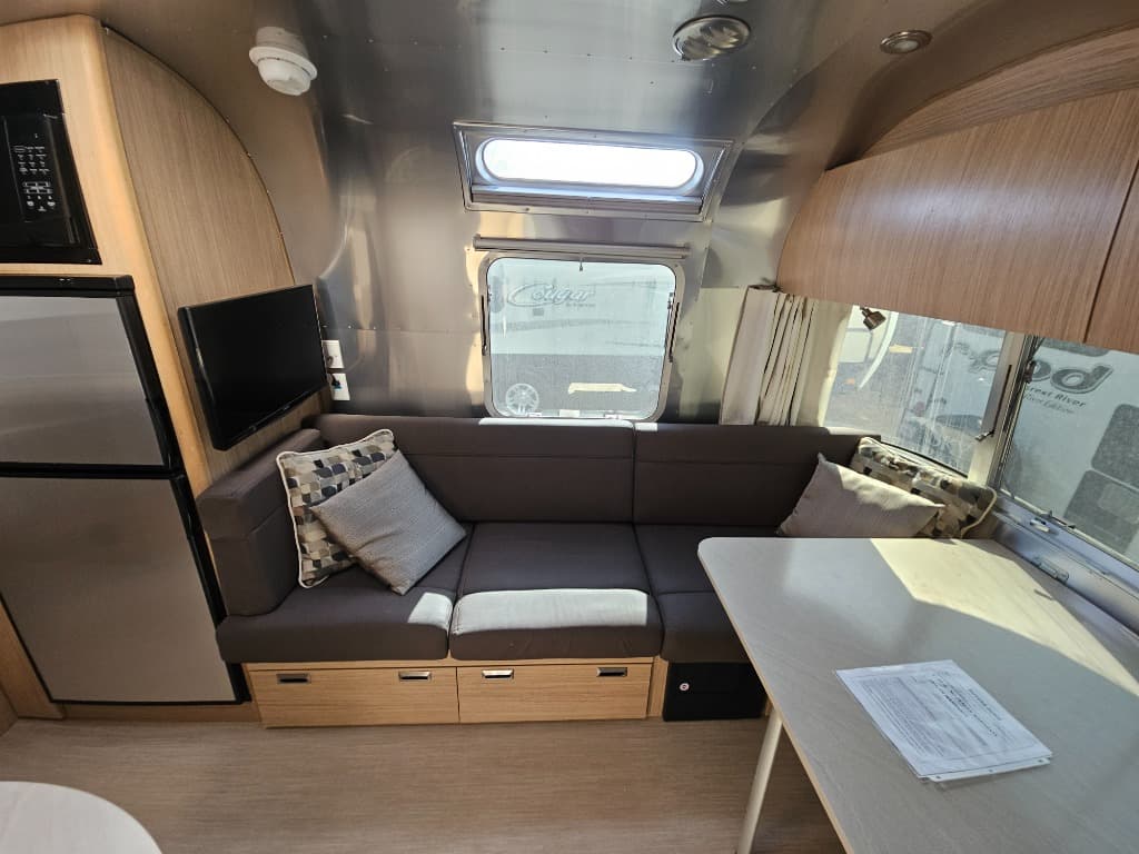 2019 Airstream 2019 Airstream Flying Cloud - thumbnail 13