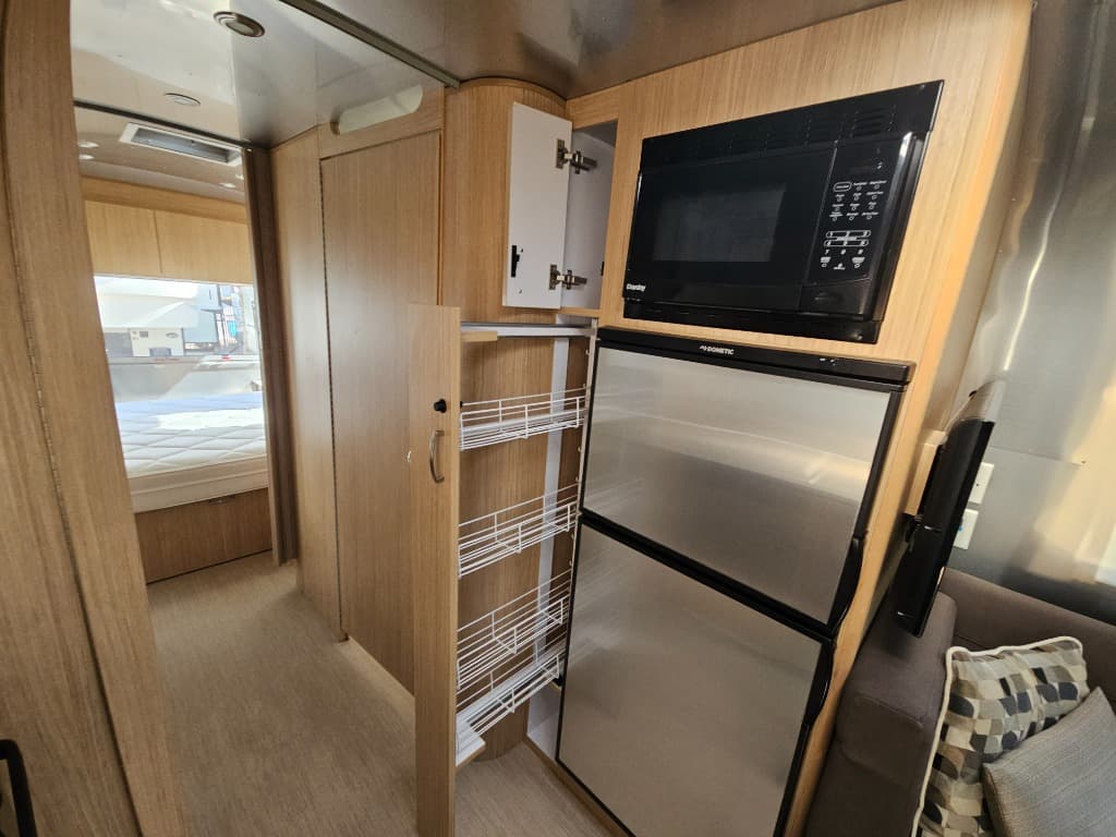 2019 Airstream 2019 Airstream Flying Cloud - thumbnail 18