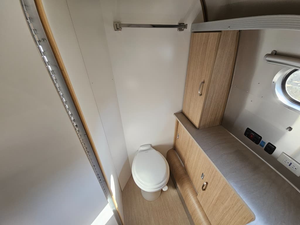 2019 Airstream 2019 Airstream Flying Cloud - thumbnail 26