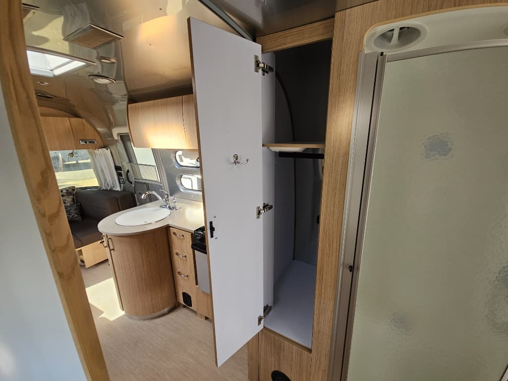 2019 Airstream 2019 Airstream Flying Cloud - thumbnail 32