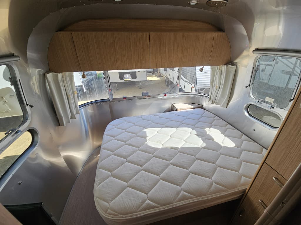 2019 Airstream 2019 Airstream Flying Cloud - thumbnail 34
