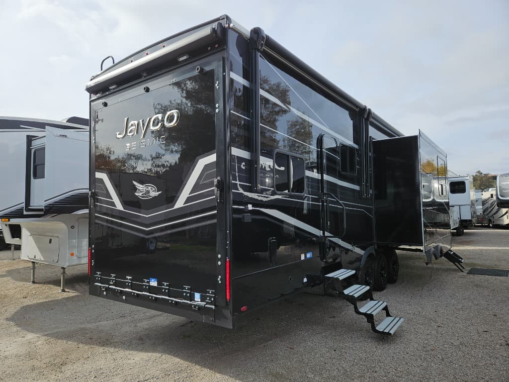 2026 Jayco 2026 Jayco Seismic - thumbnail 3