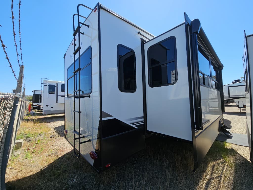 2025 Keystone RV 2025 Keystone RV Montana High Country - thumbnail 3