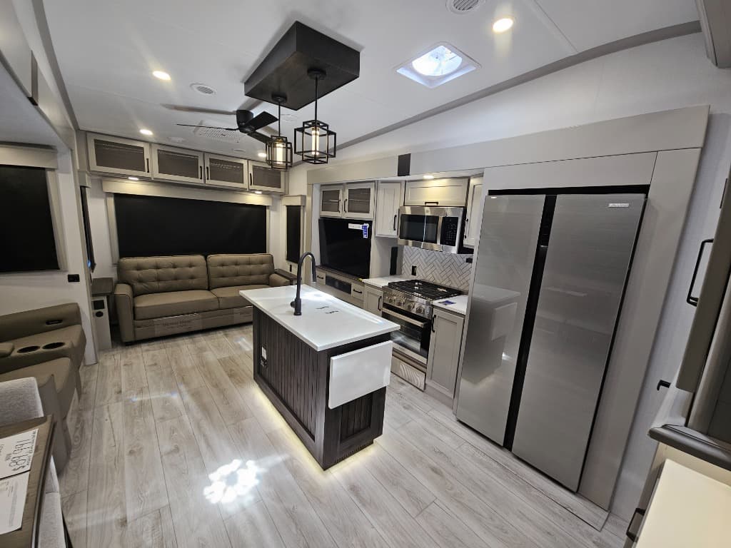 2025 Keystone RV 2025 Keystone RV Montana High Country - thumbnail 7