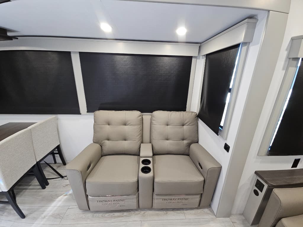 2025 Keystone RV 2025 Keystone RV Montana High Country - thumbnail 12