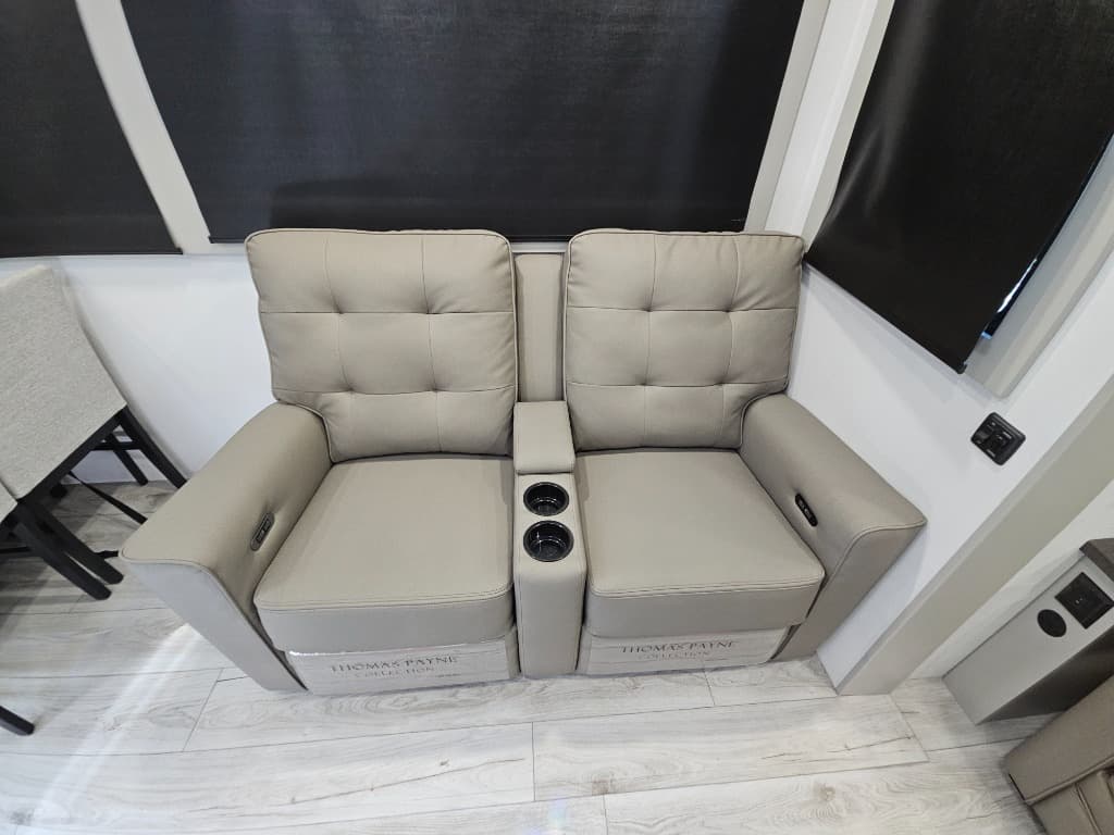 2025 Keystone RV 2025 Keystone RV Montana High Country - thumbnail 13