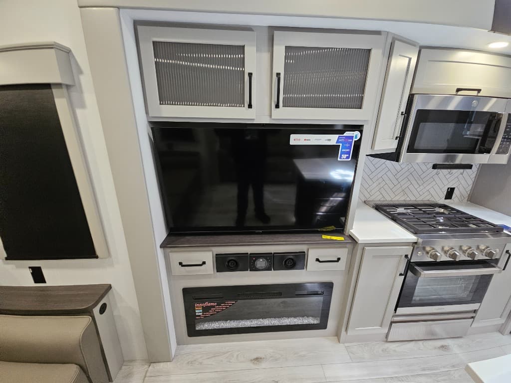 2025 Keystone RV 2025 Keystone RV Montana High Country - thumbnail 17