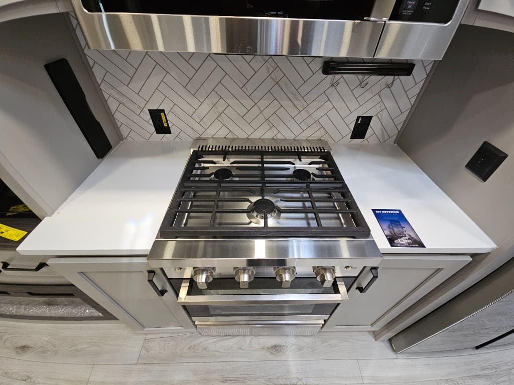 2025 Keystone RV 2025 Keystone RV Montana High Country - thumbnail 25