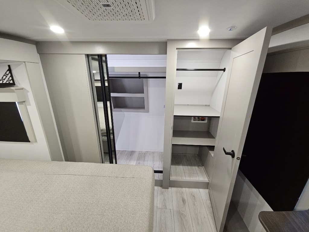 2025 Keystone RV 2025 Keystone RV Montana High Country - thumbnail 44