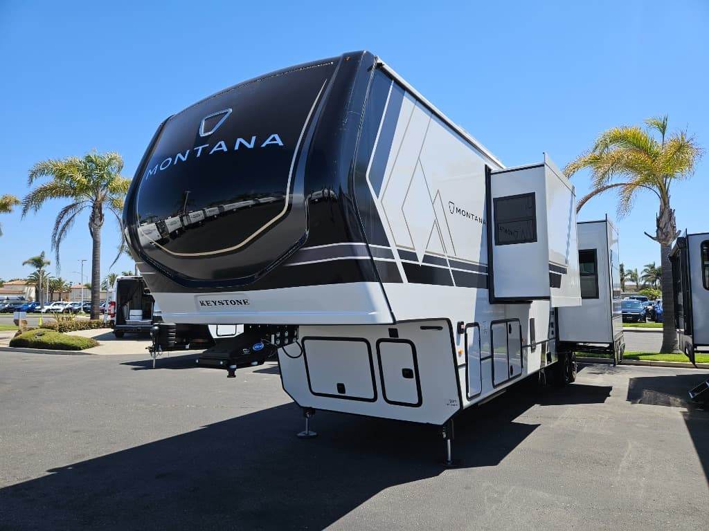 2026 Keystone RV 2026 Keystone RV Montana - thumbnail 6