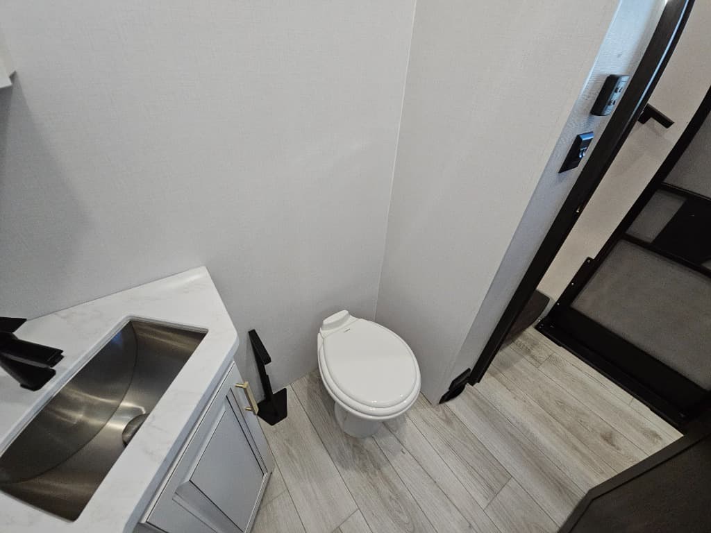 2026 Keystone RV 2026 Keystone RV Montana - thumbnail 34