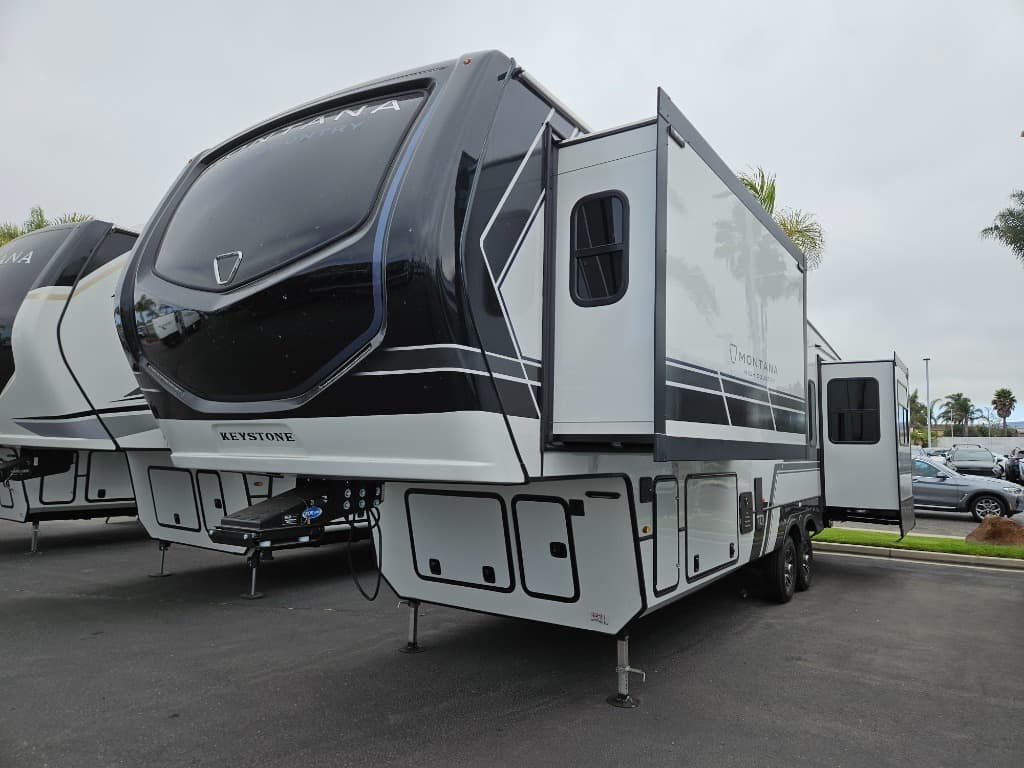 2026 Keystone RV 2026 Keystone RV Montana High Country - thumbnail 6