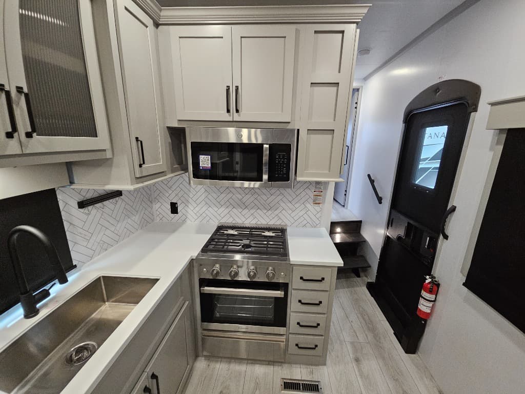 2026 Keystone RV 2026 Keystone RV Montana High Country - thumbnail 29