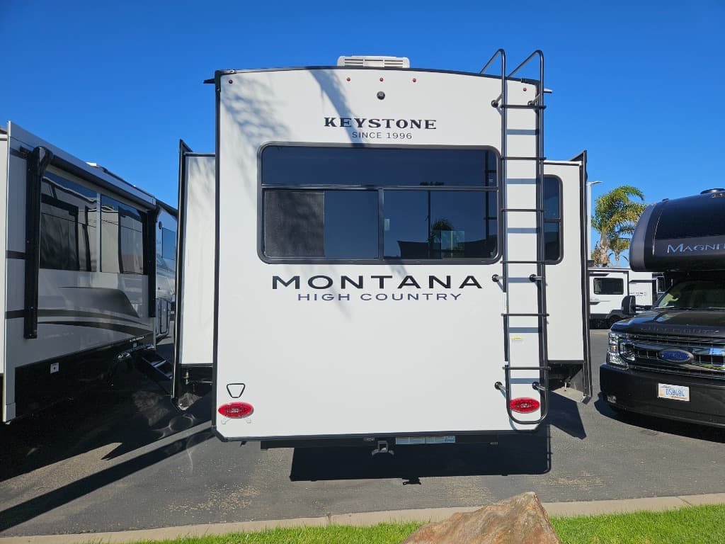 2026 Keystone RV 2026 Keystone RV Montana High Country - thumbnail 4
