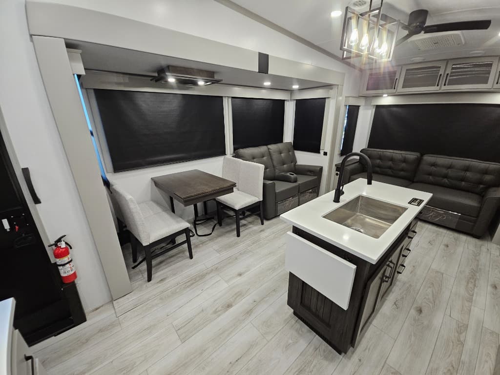 2026 Keystone RV 2026 Keystone RV Montana High Country - thumbnail 9