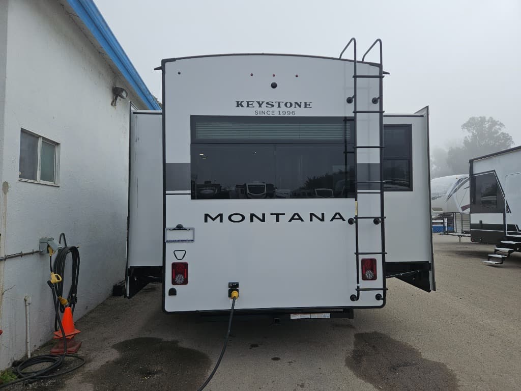 2026 Keystone RV 2026 Keystone RV Montana - thumbnail 4