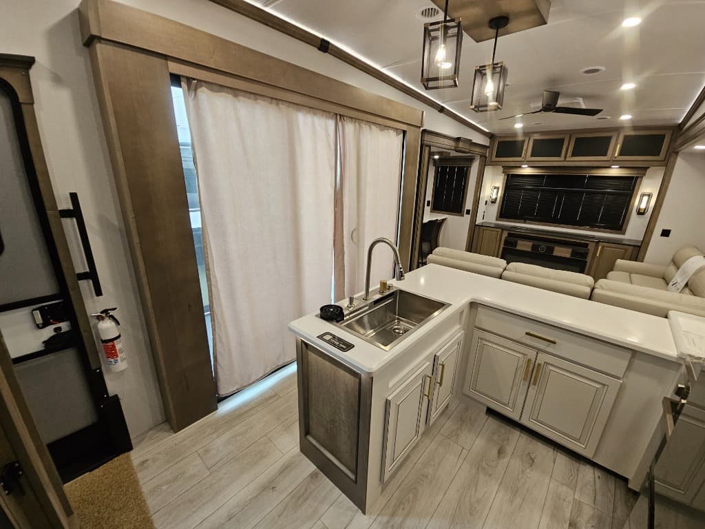 2026 Keystone RV 2026 Keystone RV Montana - thumbnail 10