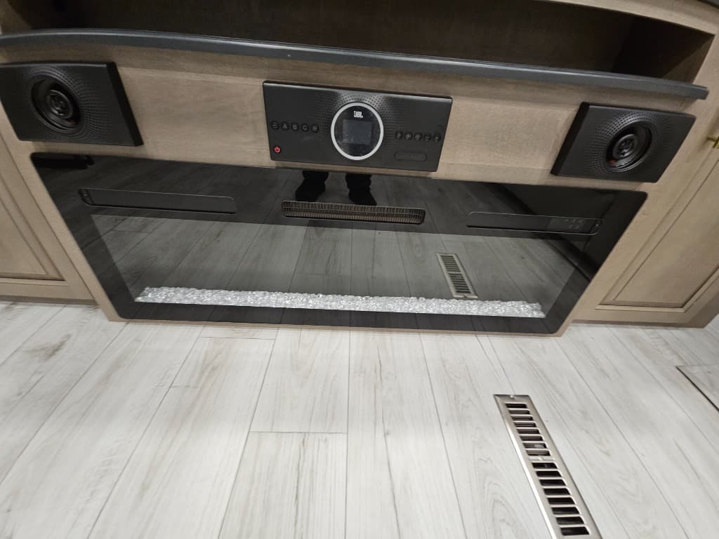 2026 Keystone RV 2026 Keystone RV Montana - thumbnail 18