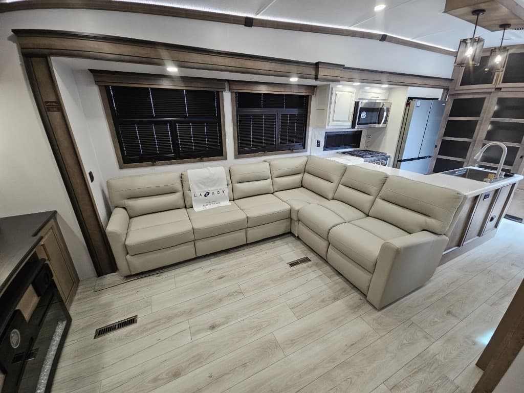 2026 Keystone RV 2026 Keystone RV Montana - thumbnail 22