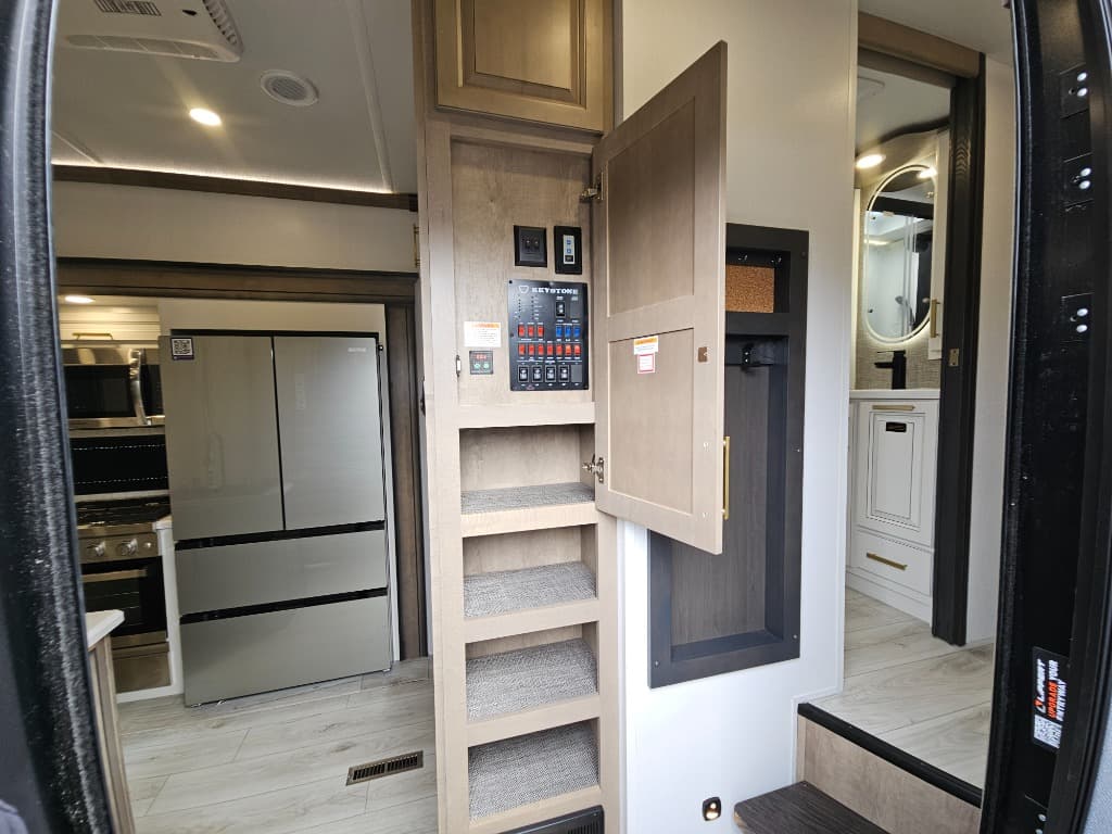 2026 Keystone RV 2026 Keystone RV Montana - thumbnail 37