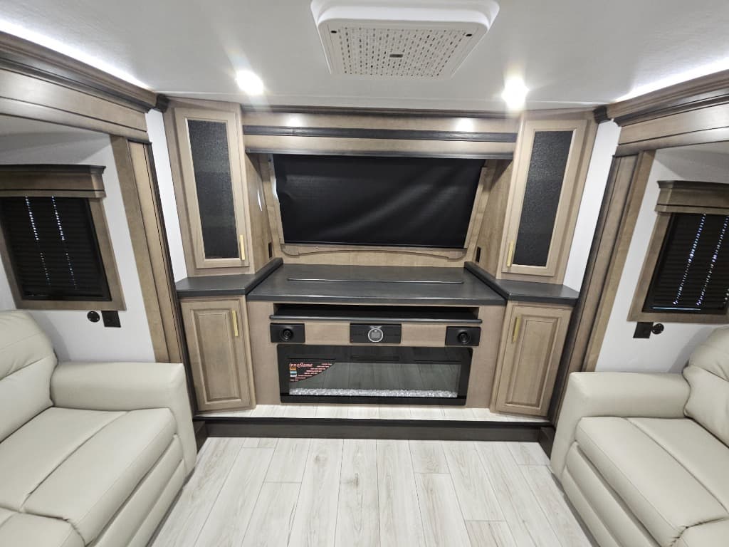 2026 Keystone RV 2026 Keystone RV Montana - thumbnail 12