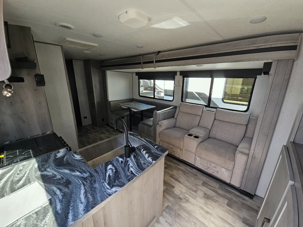 2022 Dutchmen 2022 Dutchmen Kodiak Ultra-Lite - thumbnail 8