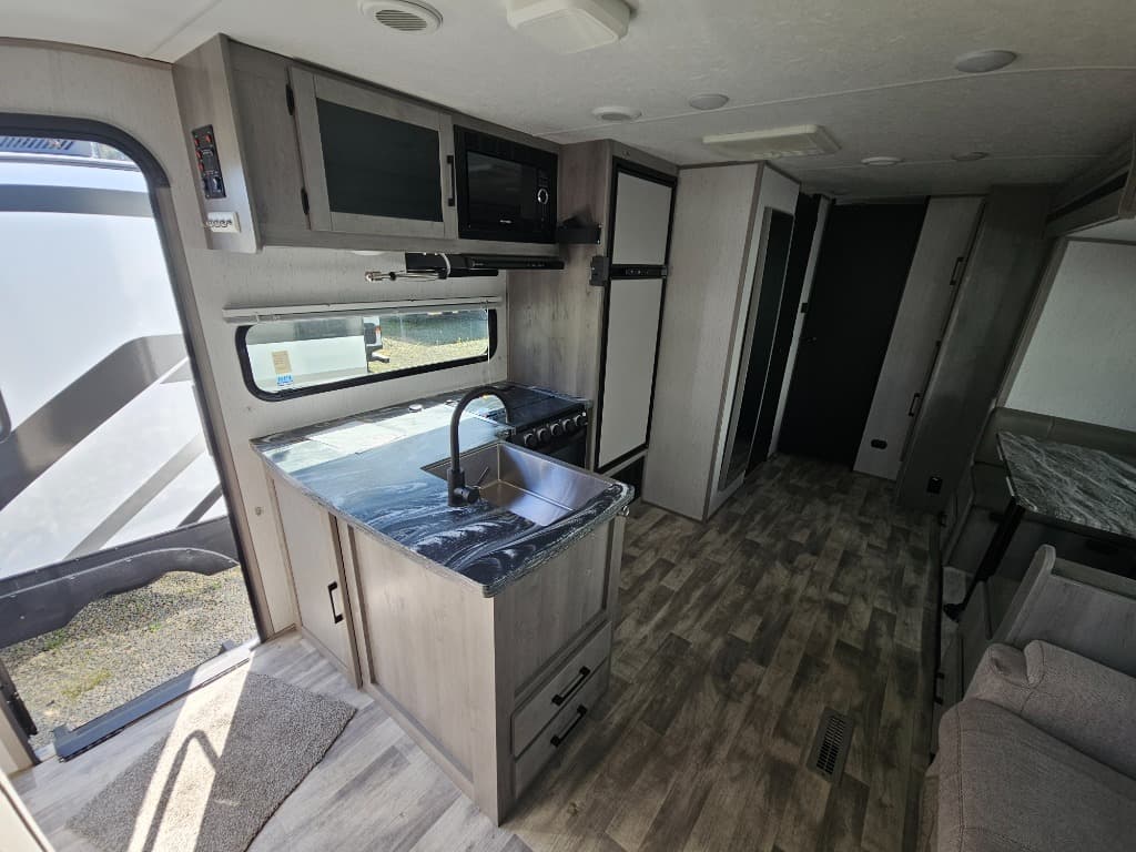 2022 Dutchmen 2022 Dutchmen Kodiak Ultra-Lite - thumbnail 9