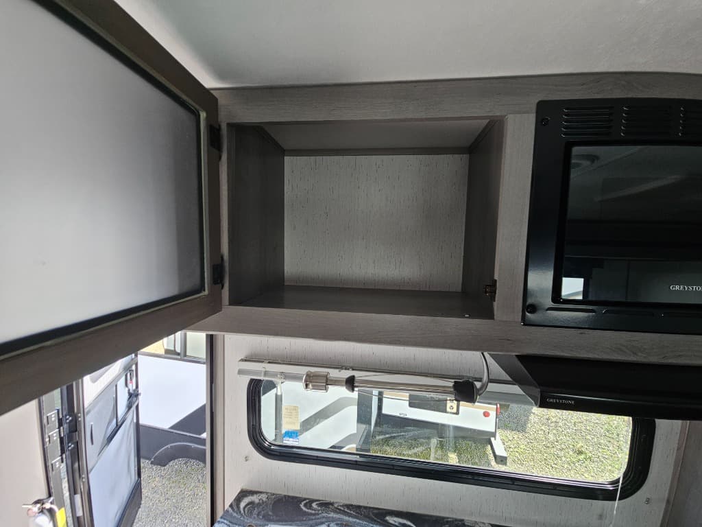 2022 Dutchmen 2022 Dutchmen Kodiak Ultra-Lite - thumbnail 19