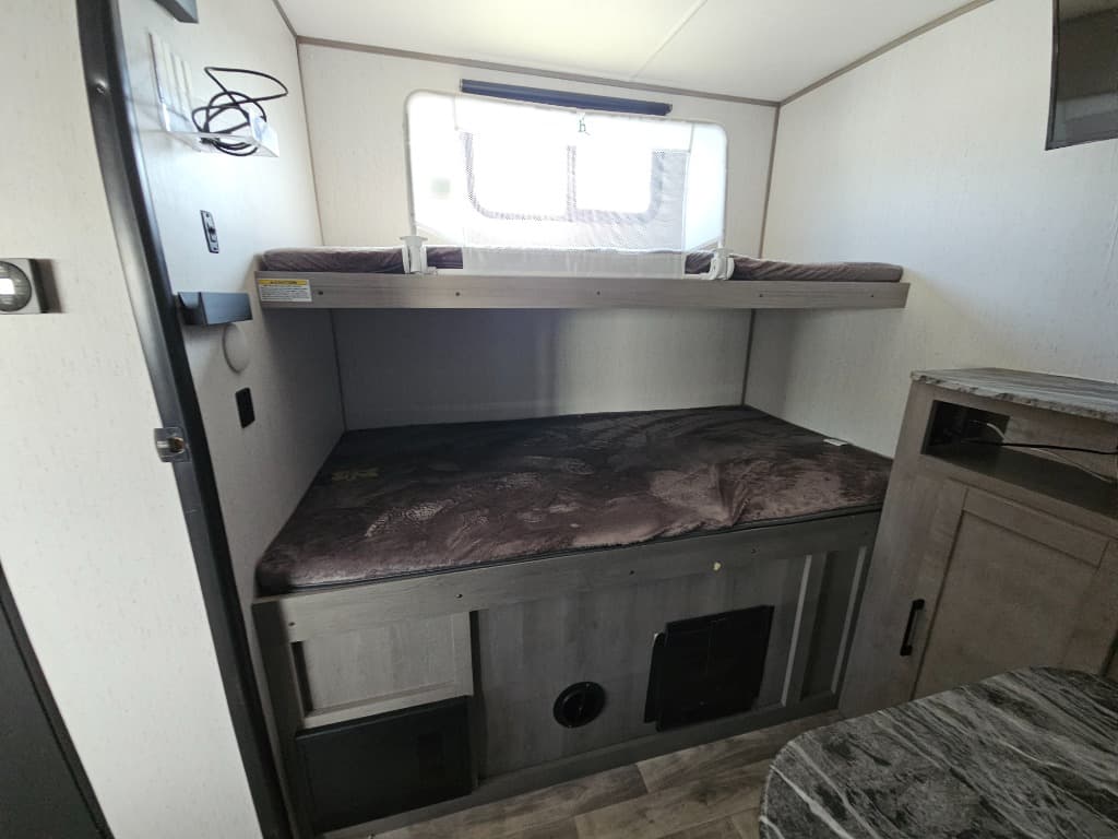 2022 Dutchmen 2022 Dutchmen Kodiak Ultra-Lite - thumbnail 35