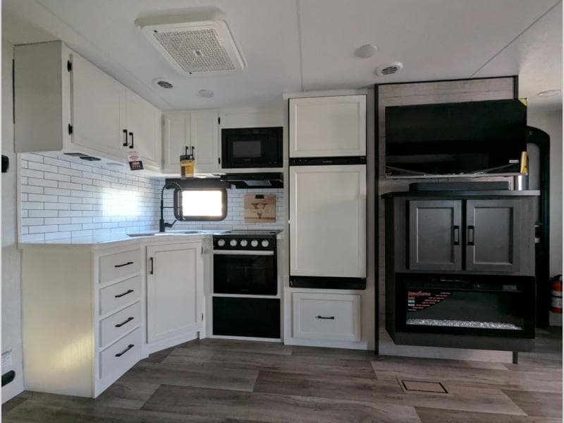 2025 Venture RV 2025 Venture RV SportTrek Touring Edition - thumbnail 5